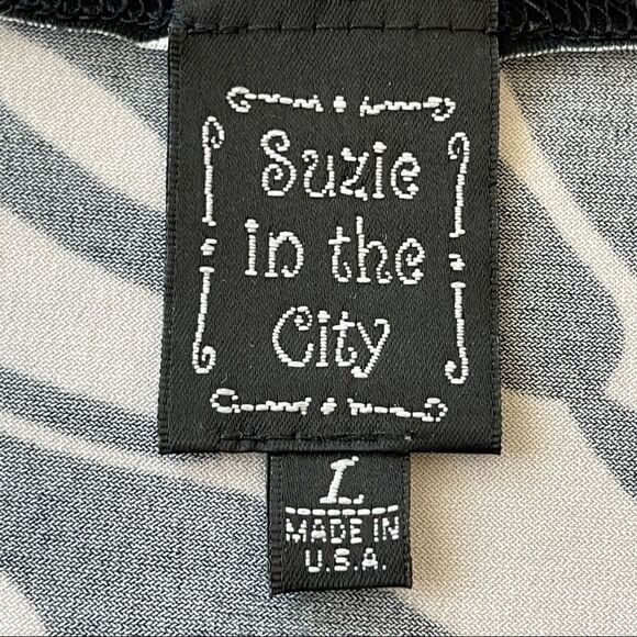 Suzie in the City Black and‎ White Zebra Print Asymmetrical Top - Large - Picture 2 of 8